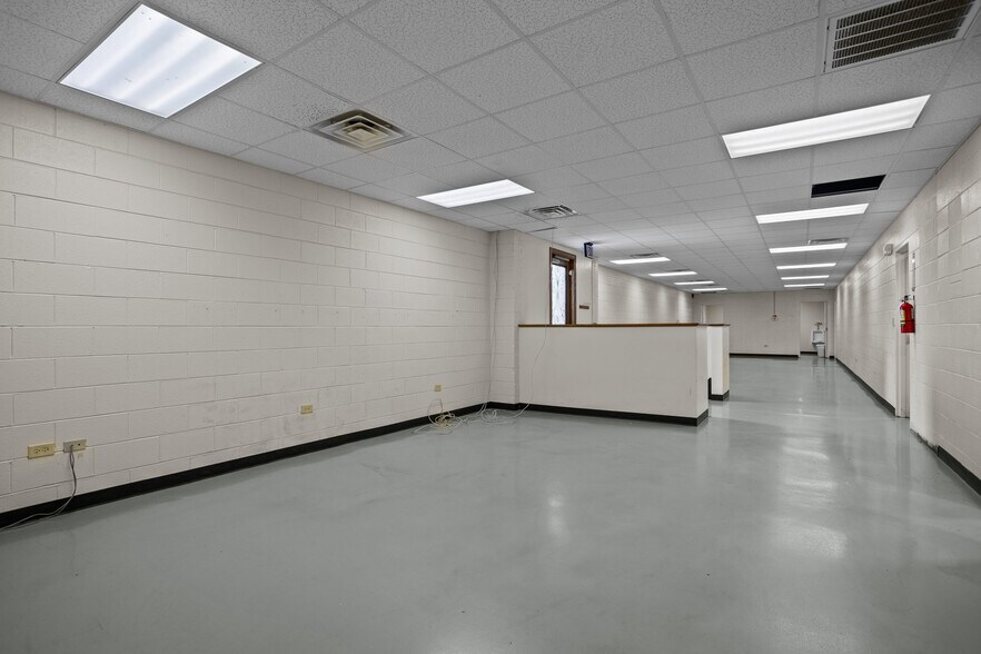 More Photos Of 157 Industrial Dr, King Warehouse For Lease