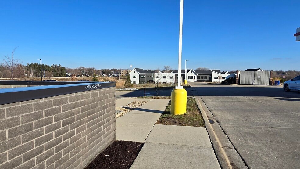 More Photos Of 147 West End Cir, Verona Fast Food For Lease