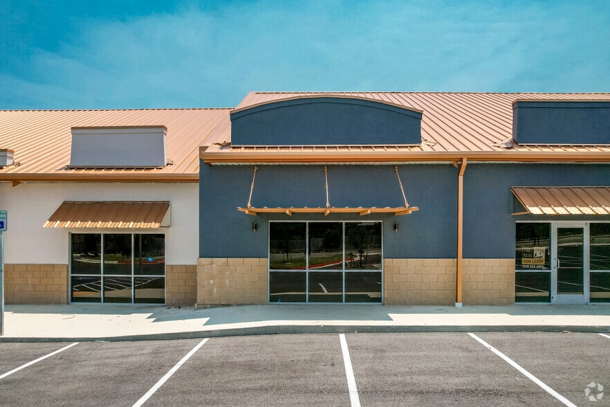 More Photos Of 2009 S Walnut Ave, New Braunfels Storefront For Lease