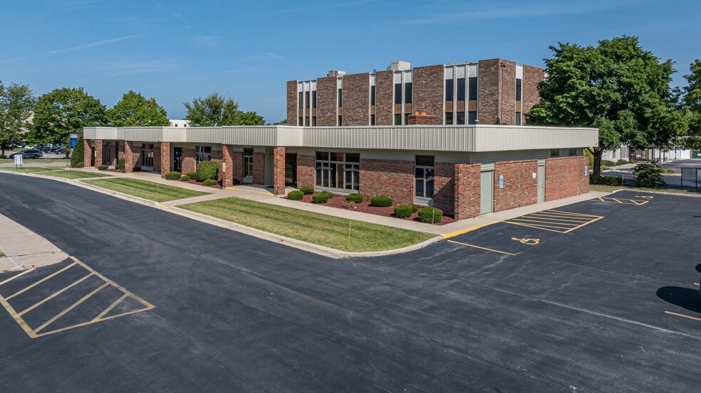 More Photos Of 302 N Hammes Ave, Joliet Medical For Lease