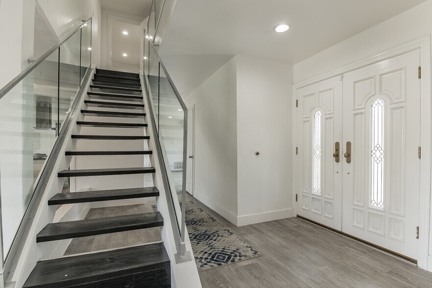 More Photos Of 7501 Linley Ln, Canoga Park Specialty For Sale
