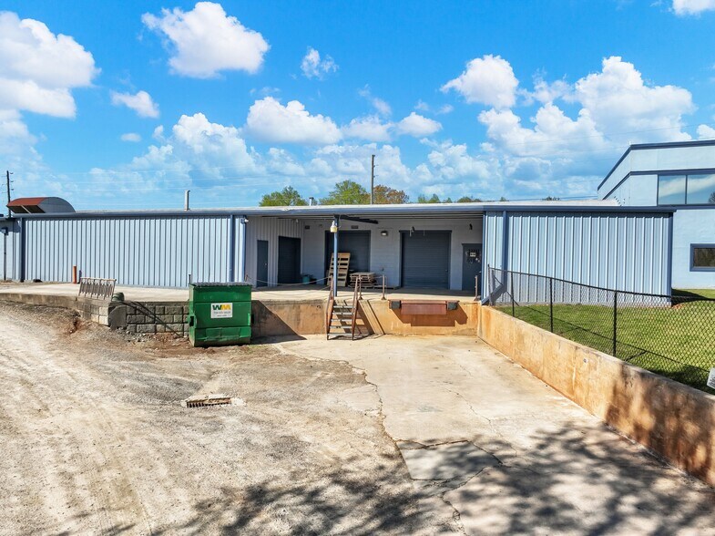 More Photos Of 2567 Athens Hwy, Gainesville Warehouse For Lease
