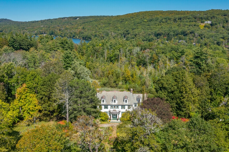 More Photos Of 535 Main Rd, Monterey Specialty For Sale