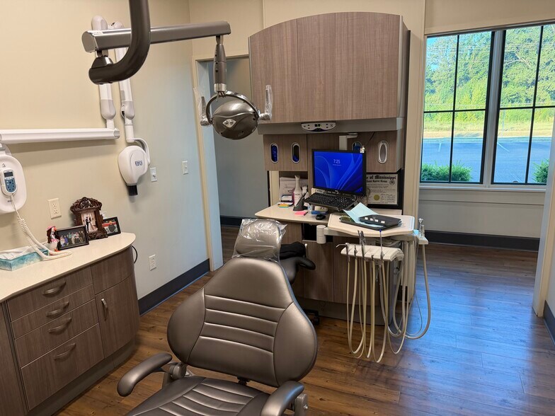 More Photos Of 2710 West Oxford Loop, Oxford Healthcare For Sale