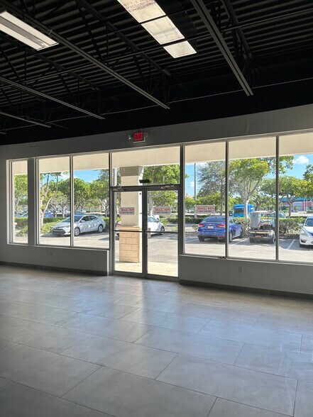 More Photos Of 5317-5327 W 20th Ave, Hialeah Storefront For Lease