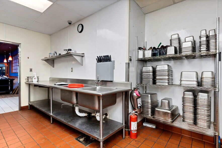 More Photos Of 250 Conicville Rd, Mount Jackson Hotel For Lease