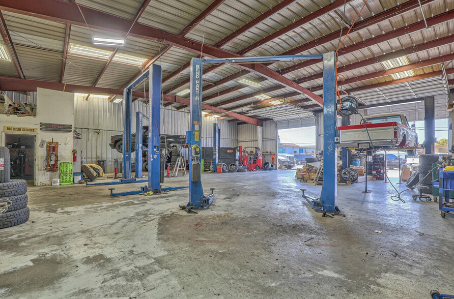 More Photos Of 50 Chamberlain St, Salinas Warehouse For Sale