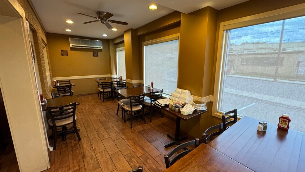 More Photos Of 550 S Main St, Nazareth General Retail For Sale