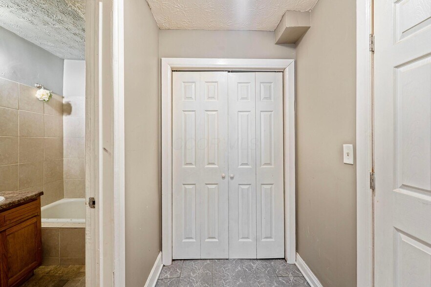 More Photos Of 1657 Sullivant Ave, Columbus Apartments For Sale