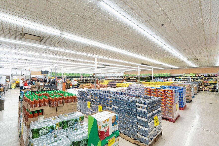 More Photos Of 4910 Broadway, New York Drugstore For Lease