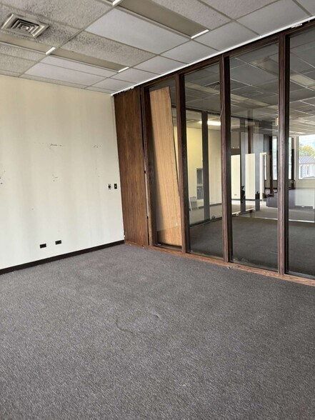 More Photos Of 6400 S Pulaski Rd, Chicago Storefront Retail Office For Lease