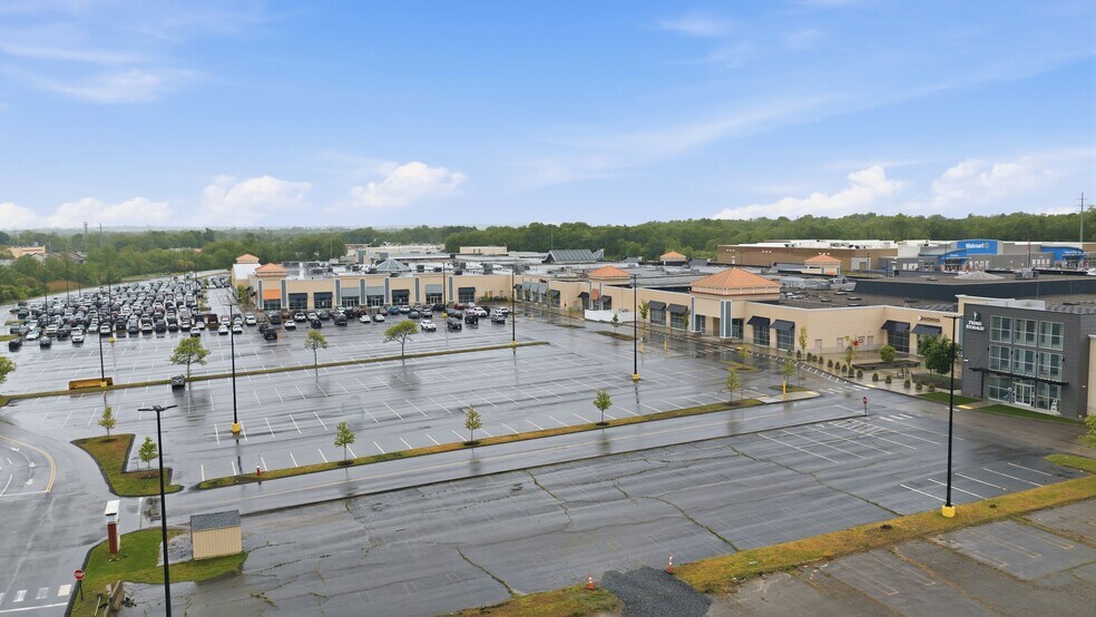 More Photos Of 262 Swansea Mall Dr, Swansea Unknown For Lease