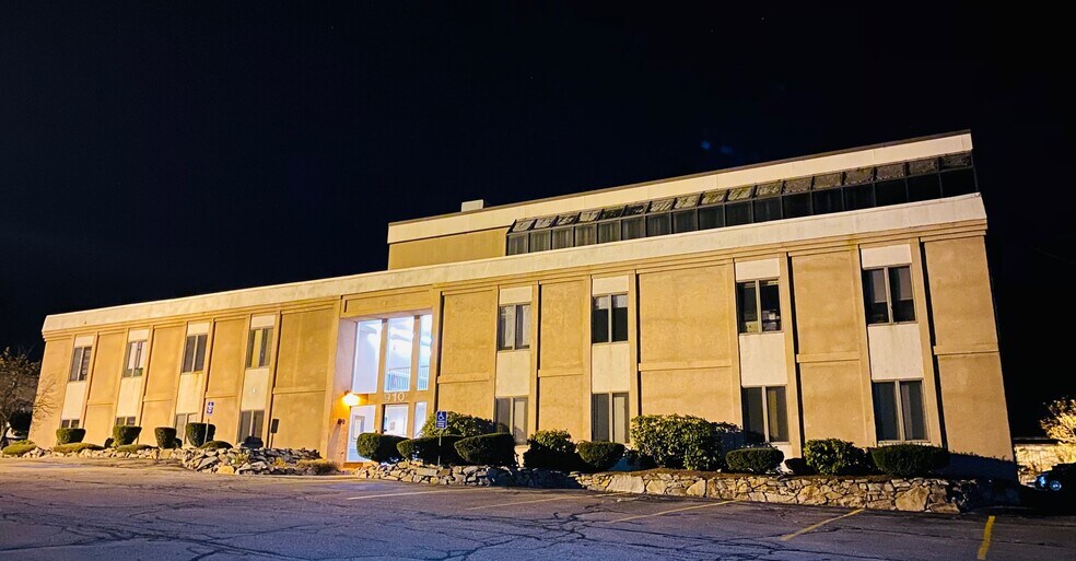 More Photos Of 910 Boston Post Rd E, Marlborough Office For Lease