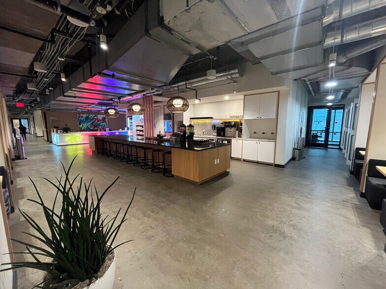 More Photos Of 3090 Nowitzki Way, Dallas Office For Lease