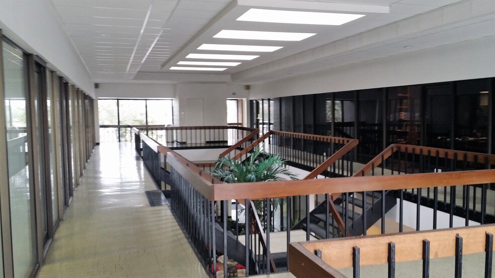 More Photos Of 855 W Price Rd, Brownsville Office For Lease