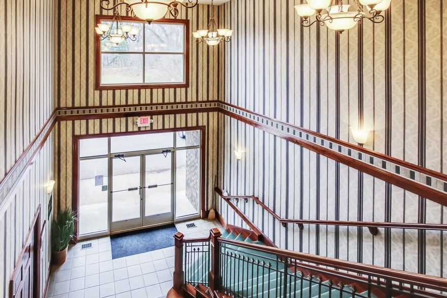 More Photos Of 12930 James St, Holland Medical For Lease