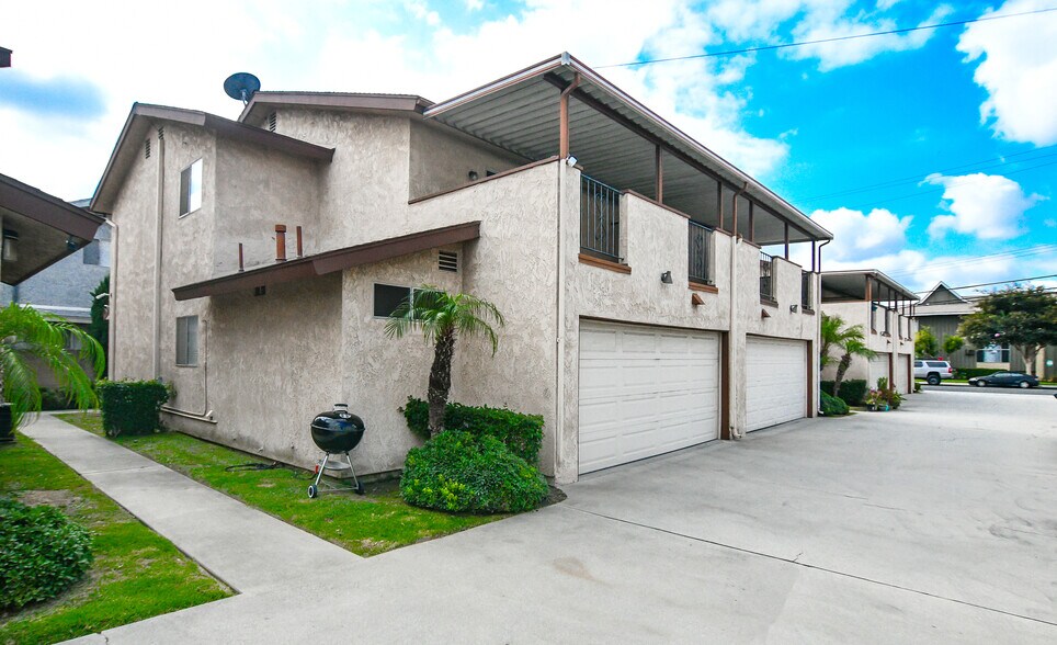 More Photos Of 8105 Orange St, Downey Apartments For Sale