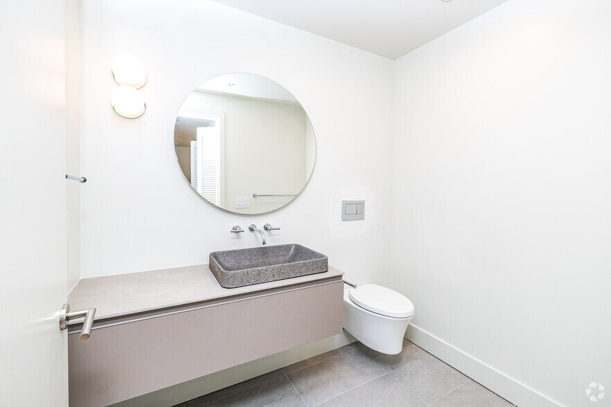 More Photos Of 517 W Main St, Madison Apartments For Lease