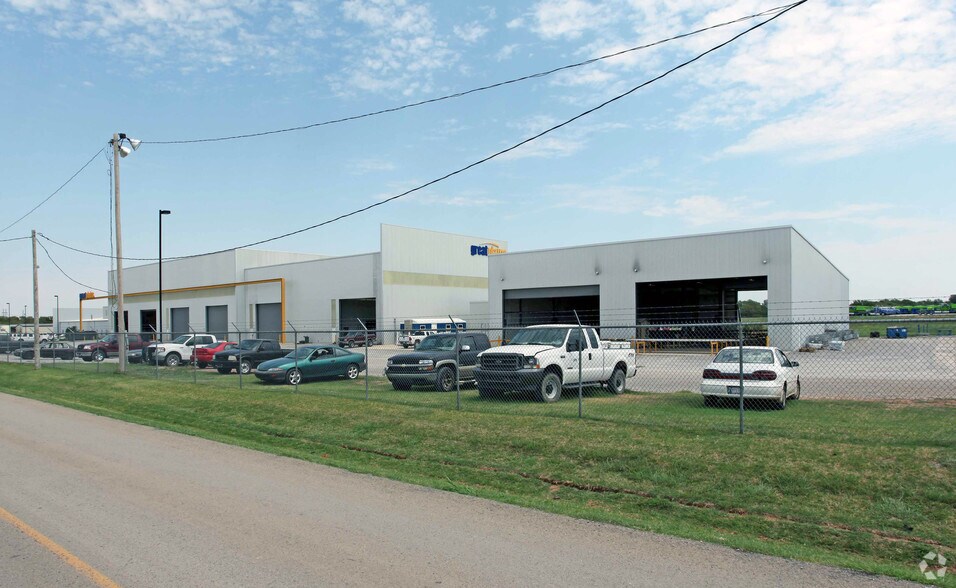 More Photos Of 3401 S Radio Rd, El Reno Light Manufacturing For Lease