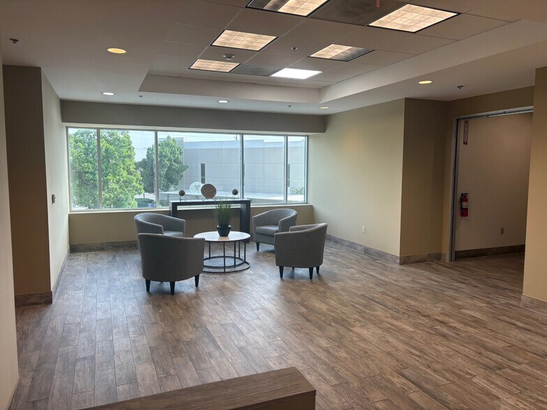 More Photos Of 15342 El Prado Rd, Chino Loft Creative Space For Lease