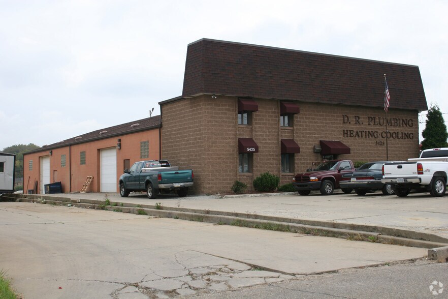 Primary Photo Of 5425 Enterprise Blvd, Bethel Park Warehouse For Lease
