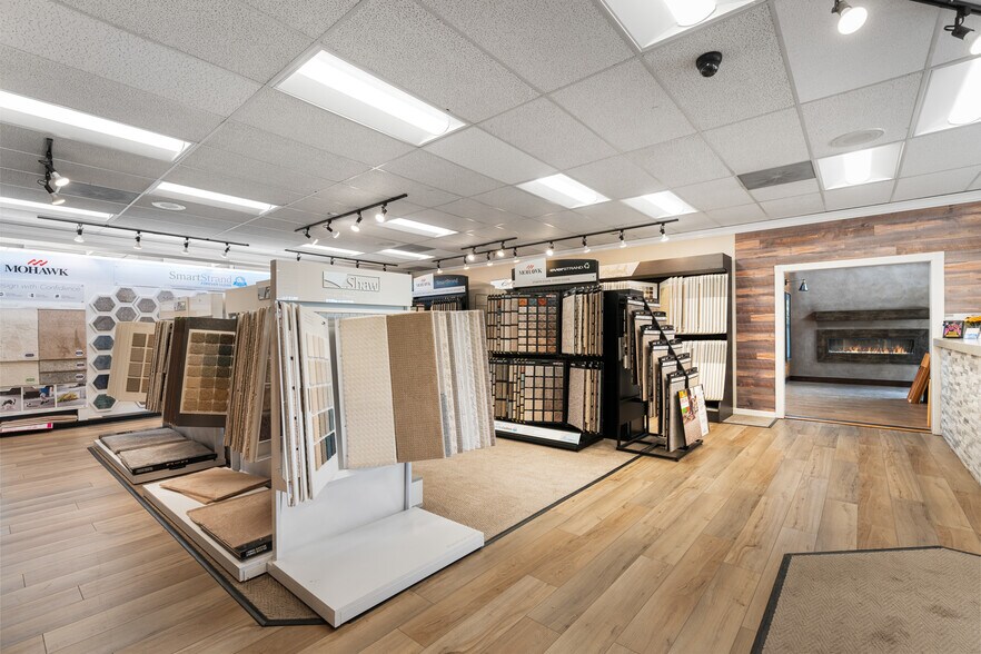 More Photos Of 807 S Auburn St, Grass Valley Showroom For Sale