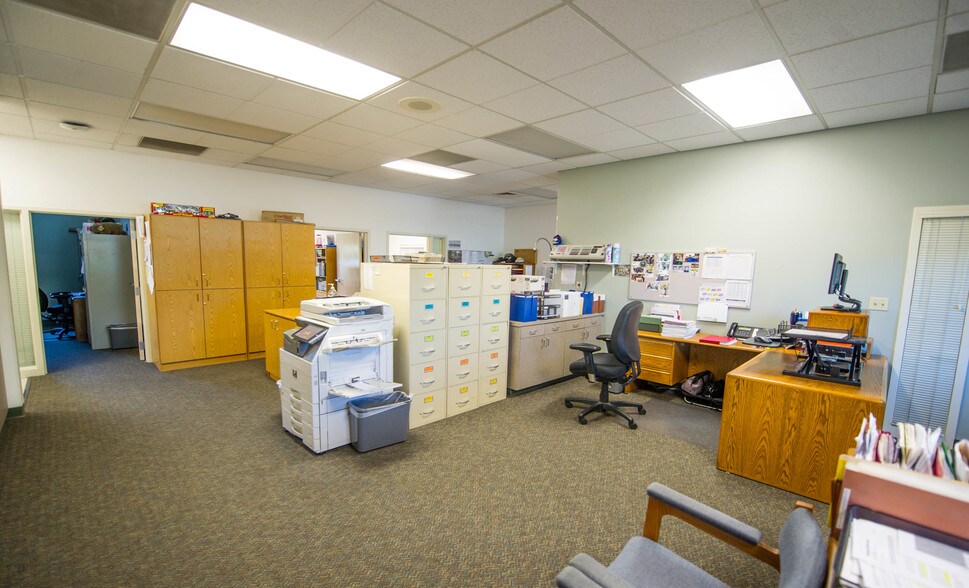 More Photos Of 18437 5th Ave, Jamestown Office For Sale