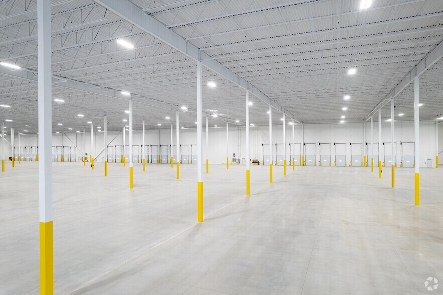 More Photos Of 20 Ironside, Brampton Unknown For Lease