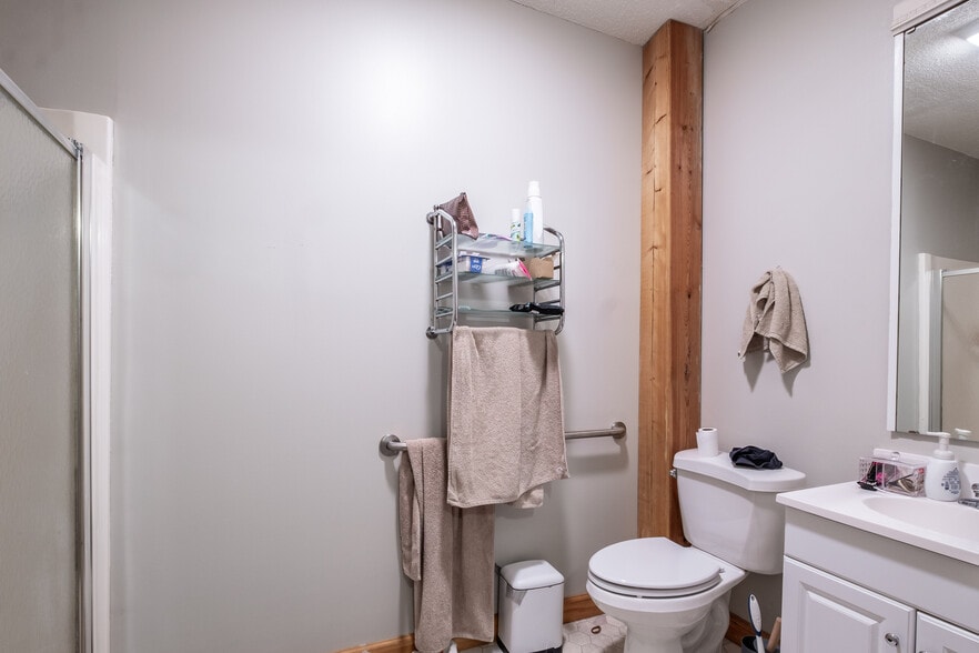 More Photos Of 105 W Main St, Elkin Office For Sale