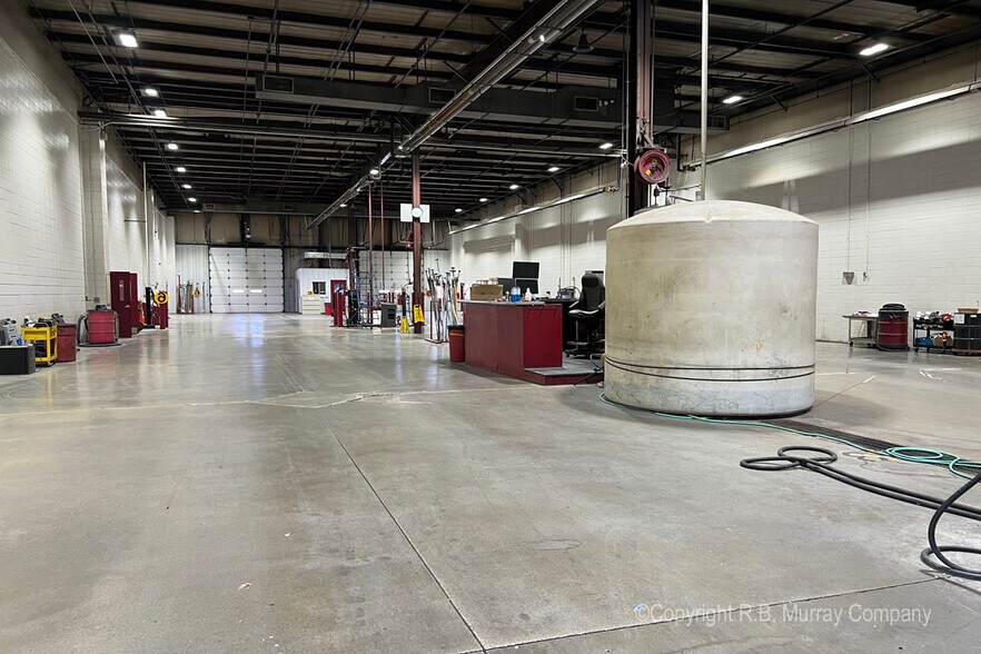 More Photos Of 2813 N Neergard Ave, Springfield Truck Terminal For Sale