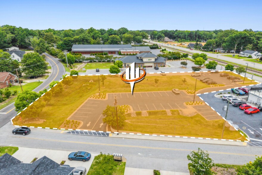 More Photos Of 305 N Main St, Simpsonville Storefront For Lease