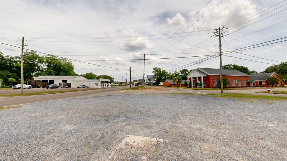 More Photos Of 716 S Main St, Enterprise Auto Repair For Sale
