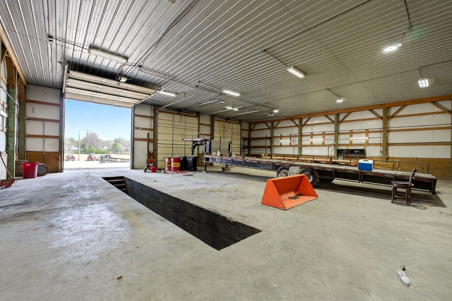 More Photos Of 350 5th S ave, Baxter Industrial For Lease