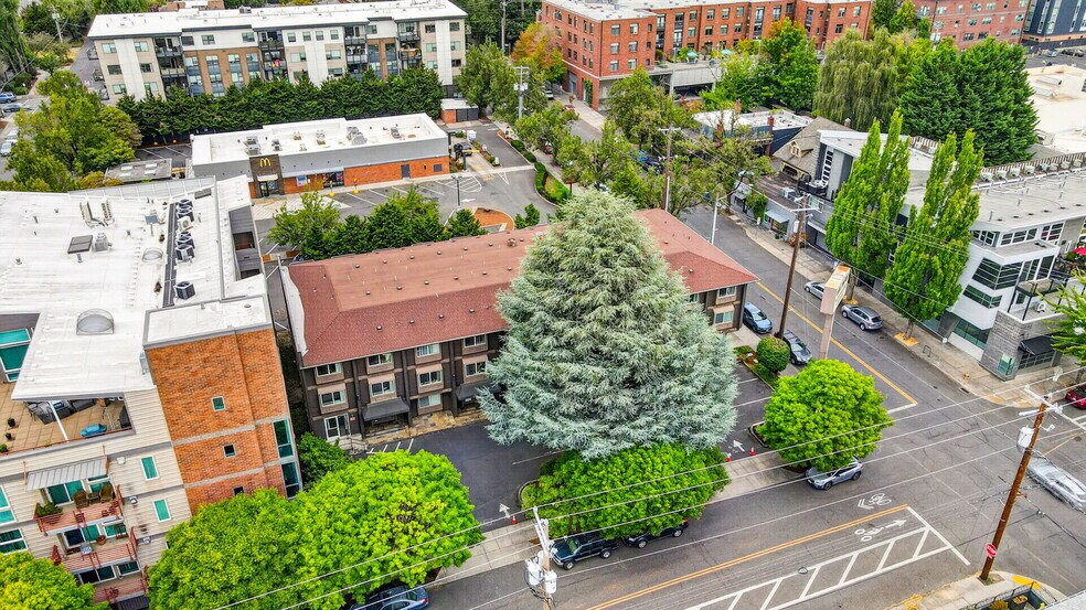 More Photos Of 3939 NE Hancock St, Portland Office For Sale