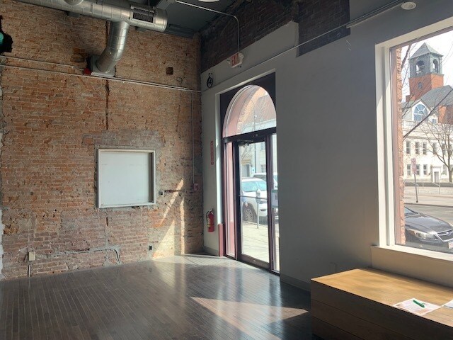 More Photos Of 162-164 College St, Burlington Loft Creative Space For Lease