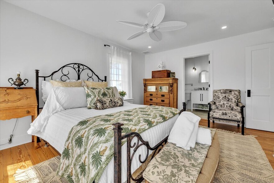 More Photos Of 8241 Main St, Bokeelia General Retail For Sale