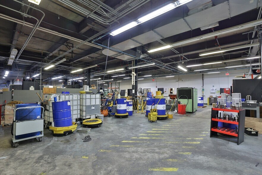 More Photos Of 16 Harrison Ave, Yonkers Warehouse For Lease