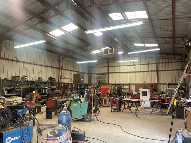 More Photos Of 840 W Elm Ave, Coalinga Manufacturing For Sale