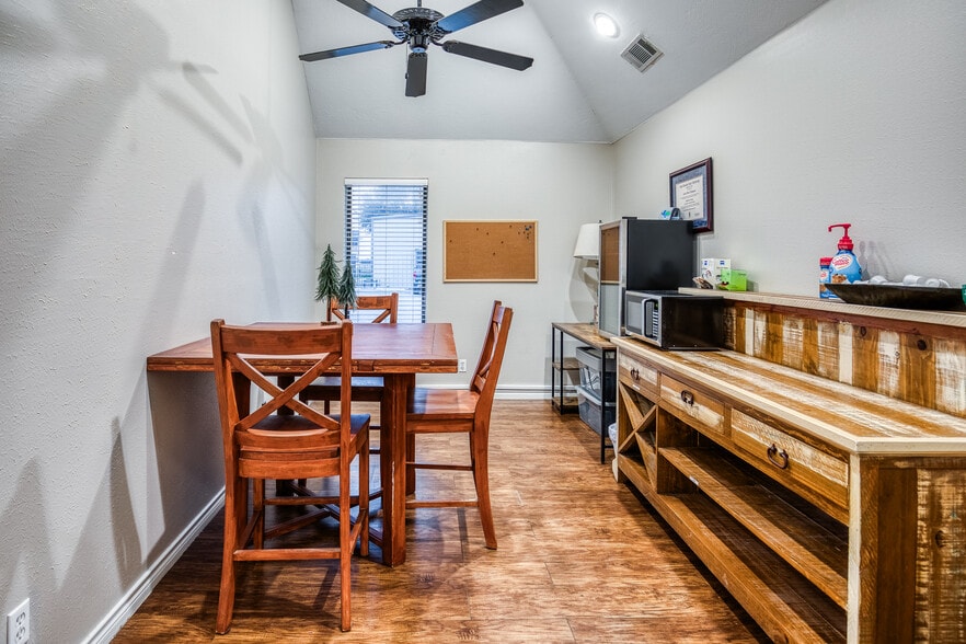 More Photos Of 2762 State Highway 21 E, Caldwell Warehouse For Lease