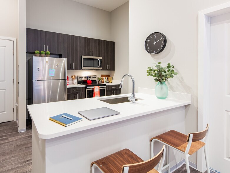 More Photos Of 1400 N High St, Columbus Apartments For Lease