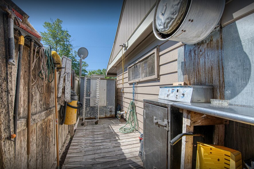 More Photos Of 6622 US-2 Hwy, Hurley Restaurant For Sale