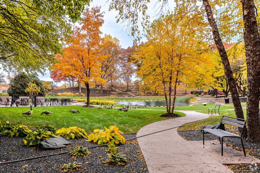 More Photos Of 8400 Normandale Lake Blvd, Bloomington Coworking Space