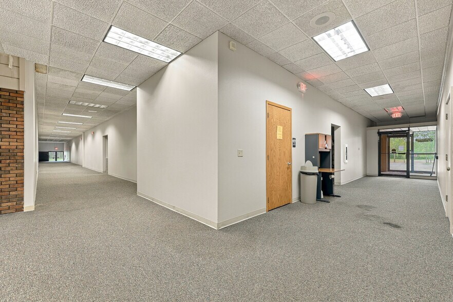 More Photos Of 2321 W Grand Ave, Wisconsin Rapids Office For Sale