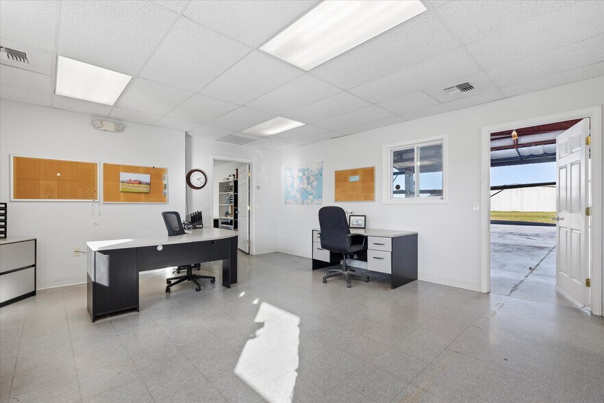 More Photos Of 89 Route 169, Woodstock Airport For Sale