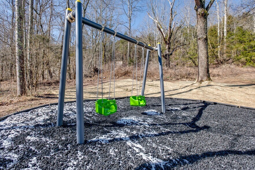 More Photos Of 100 Henry Dr, Burns Apartments For Sale