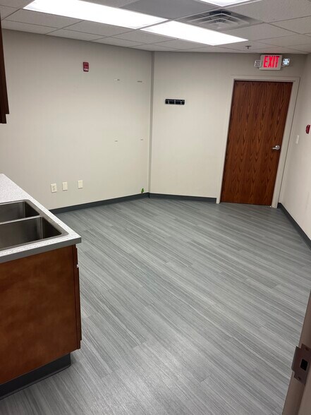 More Photos Of 18077 River Rd, Noblesville Medical For Lease