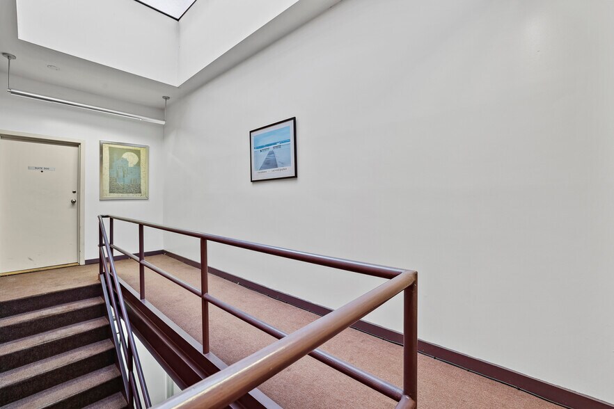 More Photos Of 729 8th St SE, Washington Storefront Retail Office For Sale