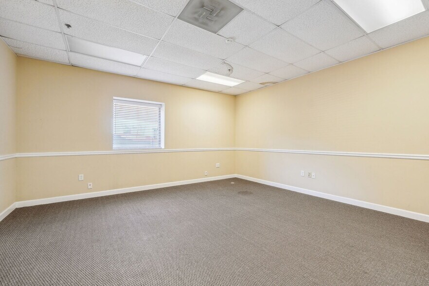 More Photos Of 3760 Peachtree Crest Dr, Duluth Industrial For Sale