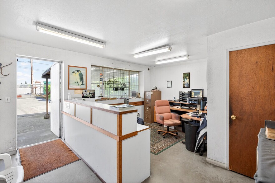 More Photos Of 652 E Lockeford St, Lodi Auto Repair For Sale