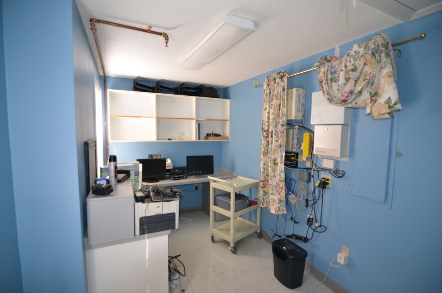 More Photos Of 180 Poquonock Ave, Windsor Medical For Lease